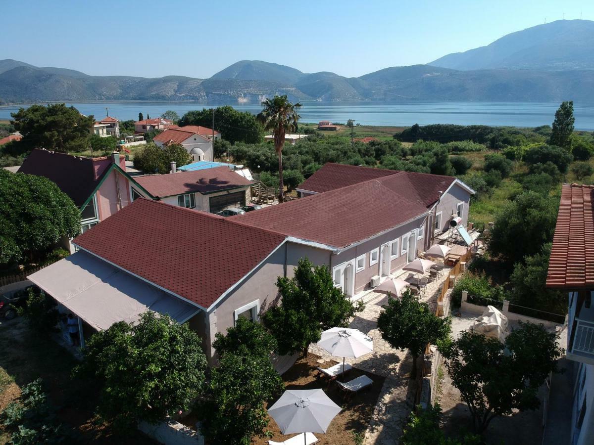 Petros Rooms & Apartments Lixoúri Eksteriør bilde
